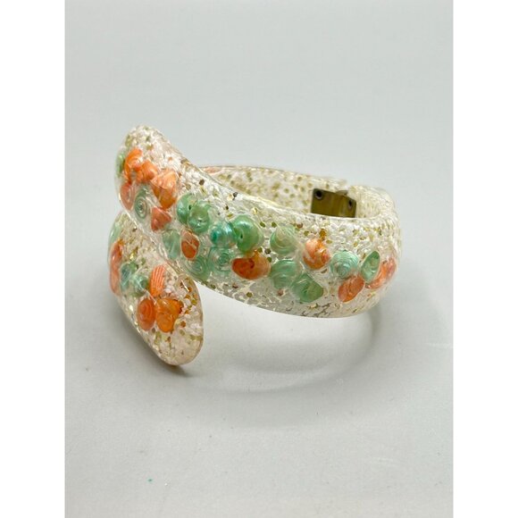 Vintage Mid Century Seashell Lucite Clamper Bangle Bracelet Clear Orange Blue - Picture 5 of 9